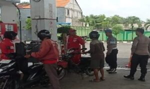Petugas Polsek Tikung patroli objek vital SPBU dan perbankan guna cegah 4C di Lamongan