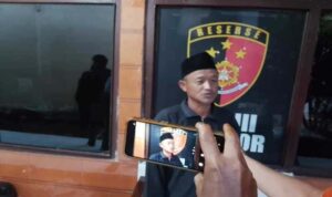 Warga Desa Waruwetan melapor ke Unit III Pidkor Polres Lamongan terkait dugaan dana kompensasi lahan pabrik