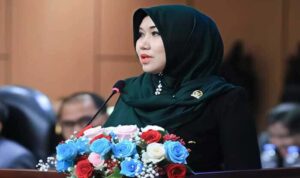Ketua DPD RI Sultan Bachtiar Najamudin dan Senator Jawa Timur Lia Istifhama saat Sidang Paripurna DPD RI