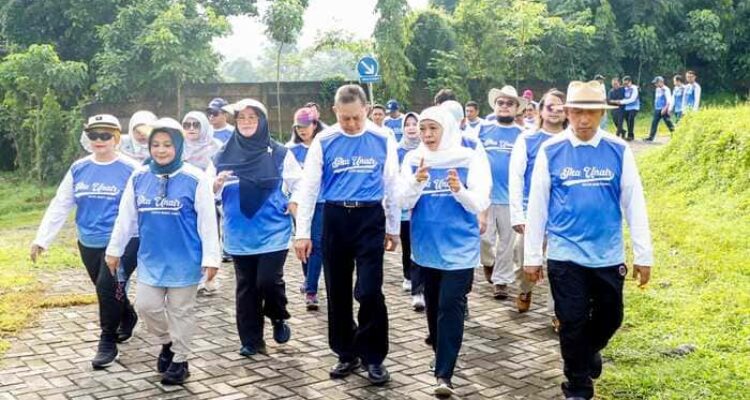 Khofifah Indar Parawansa menghadiri Rakernas IKA UNAIR dan menyampaikan arahan sinkronisasi program nasional