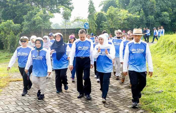 Khofifah Indar Parawansa menghadiri Rakernas IKA UNAIR dan menyampaikan arahan sinkronisasi program nasional