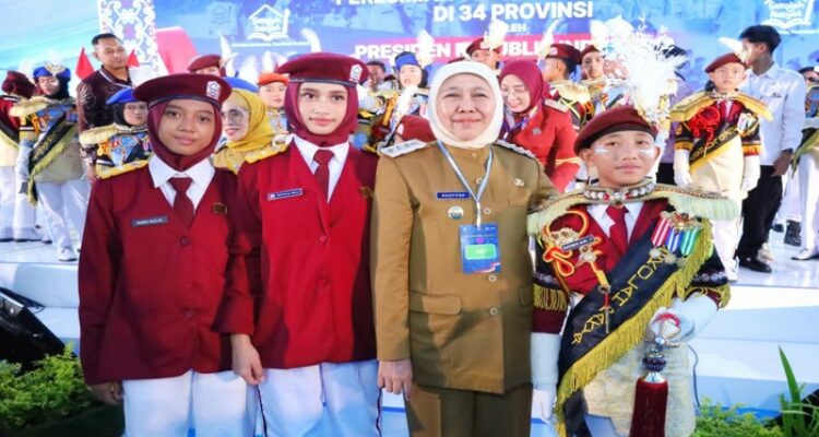 Gubernur Khofifah menghadiri peresmian Sekolah Rakyat oleh Presiden Prabowo di Banjarbaru