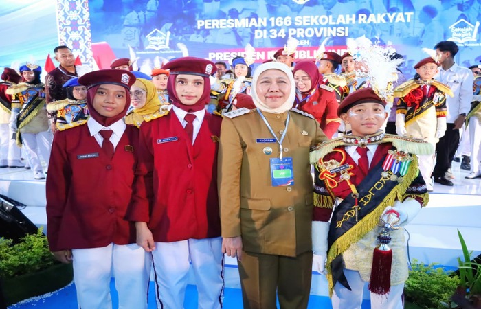 Gubernur Khofifah menghadiri peresmian Sekolah Rakyat oleh Presiden Prabowo di Banjarbaru