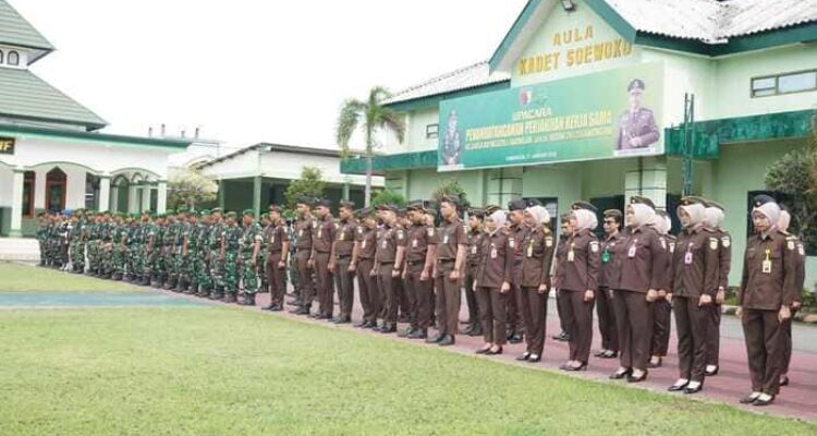 Penandatanganan MOU Kodim 0812/Lamongan dan Kejari Lamongan untuk memperkuat sinergi hukum dan pertahanan