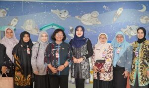 Anggota DPD RI Lia Istifhama meninjau fasilitas layanan kesehatan RS Menur Surabaya