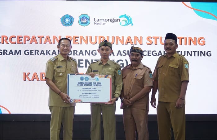 PKK Lamongan menyalurkan bantuan Program Genting periode kedua untuk balita stunting dan ibu hamil rentan