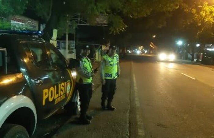 Patroli Blue Light Polsek Tikung untuk mencegah kejahatan 3C pada malam hari