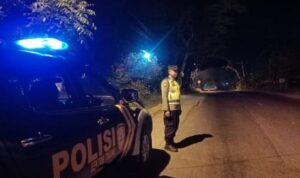 Patroli Blue Light Polsek Tikung menyisir jalur perbatasan wilayah Lamongan.