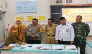 Kapolsek Tikung AKP Anang Purwo Widodo saat penandatanganan MoU anti bullying