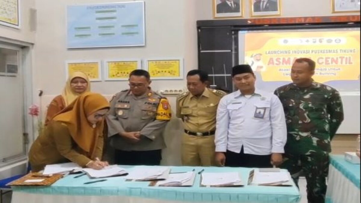 Kapolsek Tikung AKP Anang Purwo Widodo saat penandatanganan MoU anti bullying