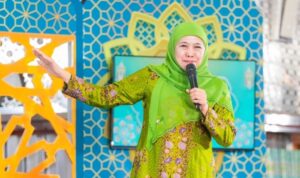 Khofifah Indar Parawansa bersama Menag Nasaruddin Umar dan ribuan Muslimat NU saat peringatan Isra Mikraj di Masjid Istiqlal