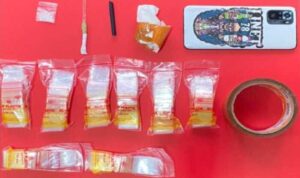 Polisi Satresnarkoba Lamongan mengamankan tersangka HS beserta barang bukti sabu di Mantup