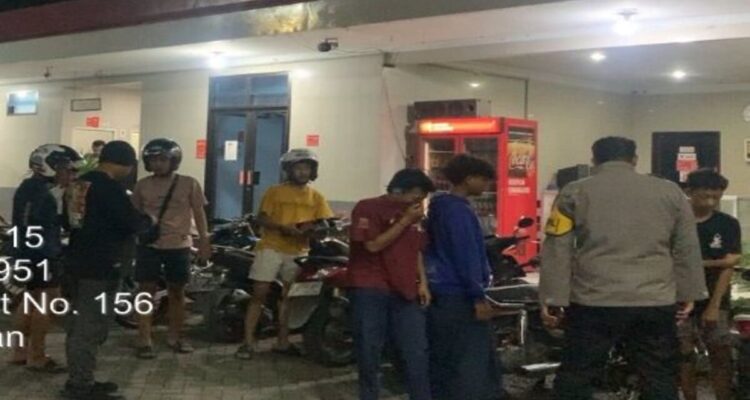 Polsek Deket menertibkan balap liar dan mengamankan 12 motor di perbatasan Lamongan–Gresik