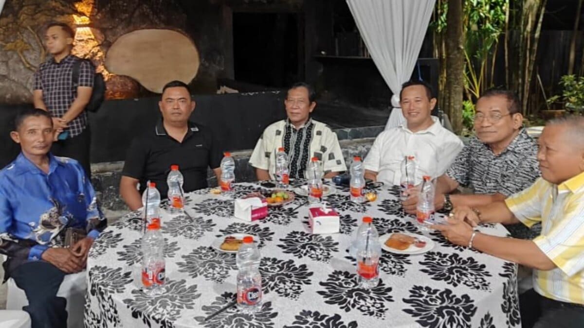 Kapolsek Tikung dan Bupati Lamongan hadiri peresmian Kedai Kopi Wepepe di Tikung Lamongan