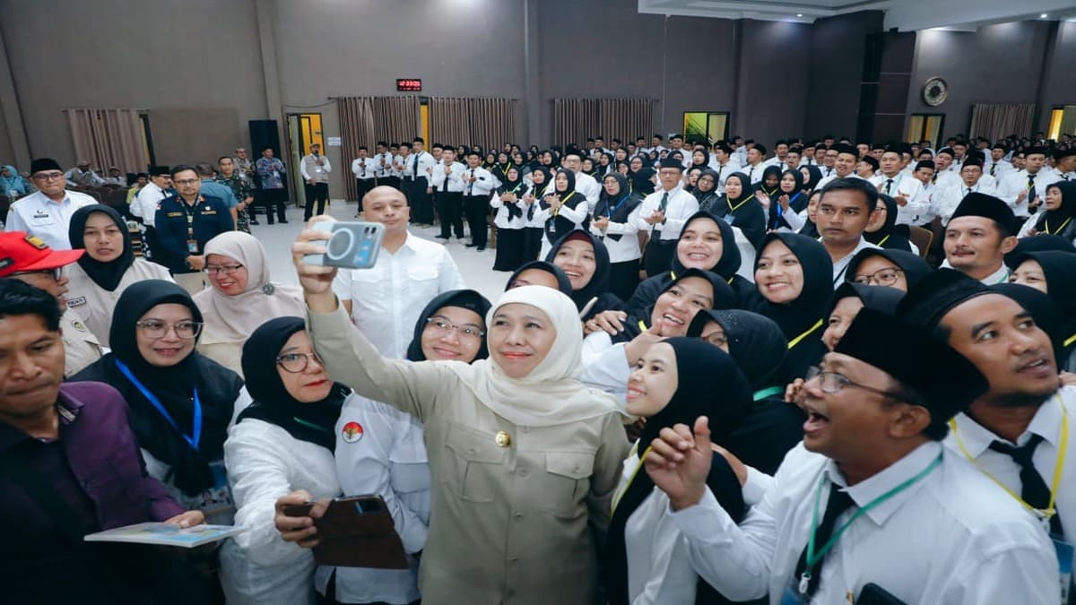 Gubernur Jawa Timur Khofifah Indar Parawansa membuka Diklat PPIH Embarkasi Surabaya 2026 di Asrama Haji Surabaya