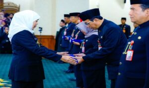 Gubernur Khofifah melantik tujuh pejabat tinggi pratama Pemprov Jatim di Gedung Negara Grahadi Surabaya